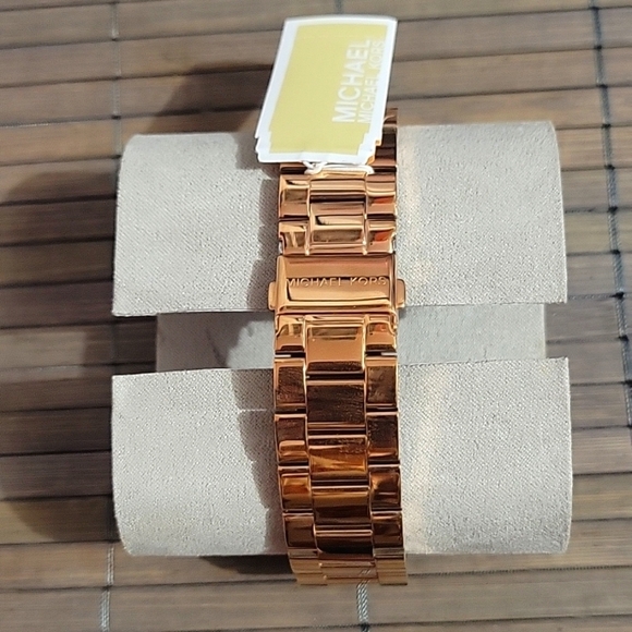 Michael Kors Women's Watch RITZ, 41 mm case size, Three Hand movement, Stainless - Picture 4 of 7